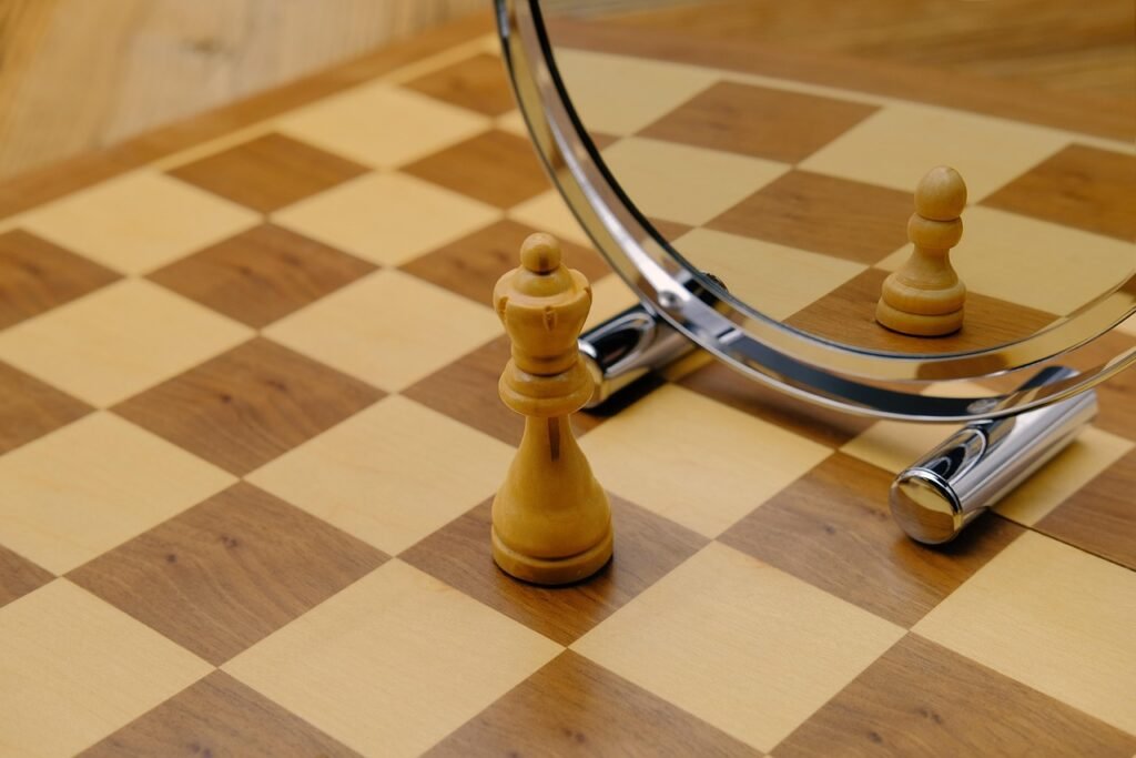 chess, reflection, illusion, chess piece, game, board game, underestimate, to deceive, figure, game figure